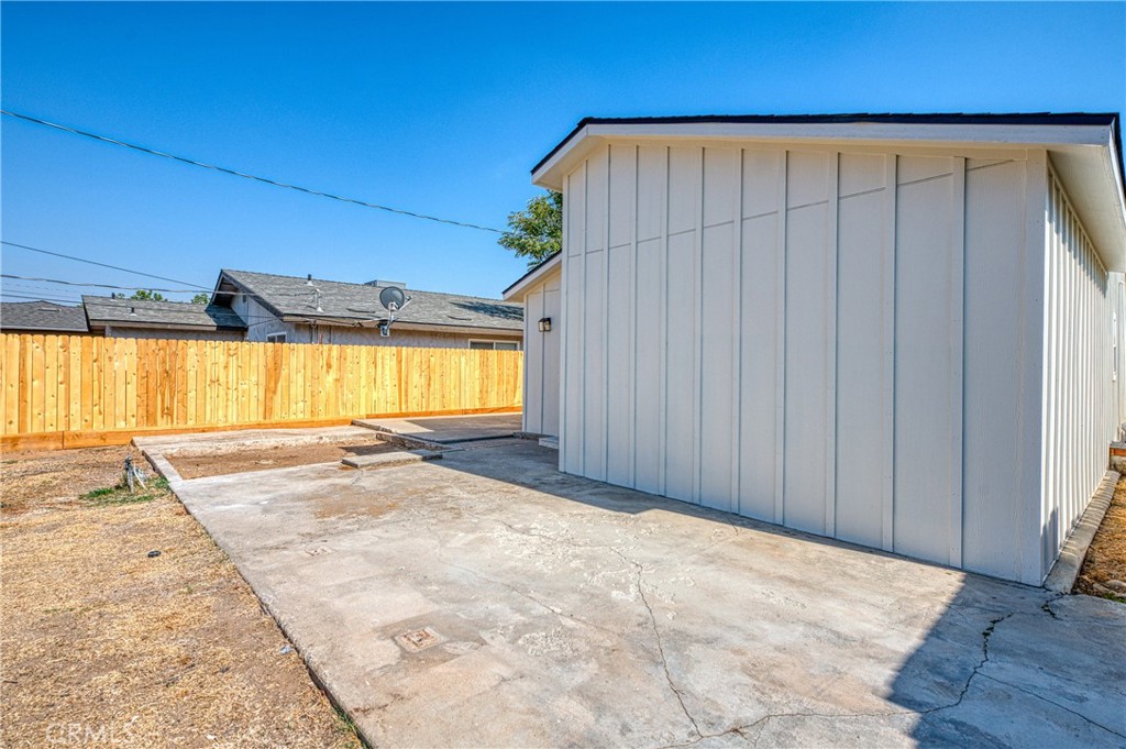 1651 5th St, Clovis, CA 93611