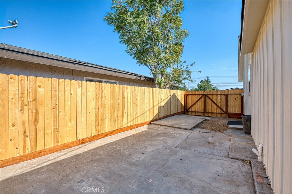 1651 5th St, Clovis, CA 93611
