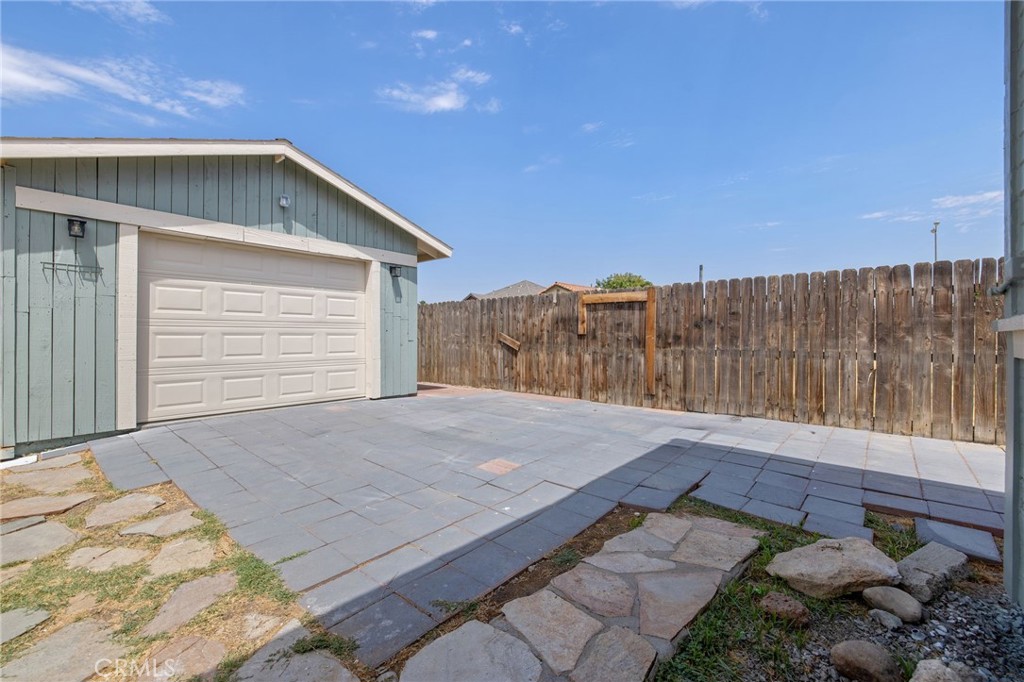 112 Irwin Ct, Hanford, CA 93230