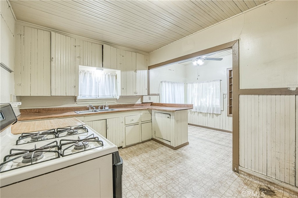 2031 Whitson St, Selma, CA 93662