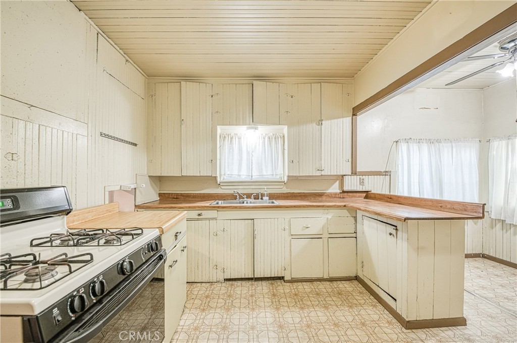 2031 Whitson St, Selma, CA 93662