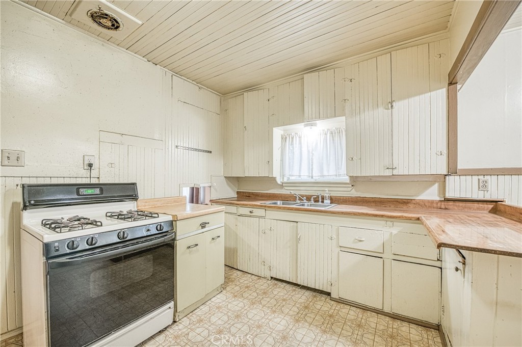 2031 Whitson St, Selma, CA 93662