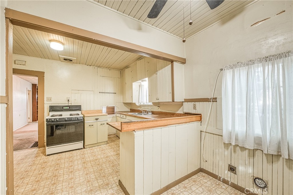 2031 Whitson St, Selma, CA 93662