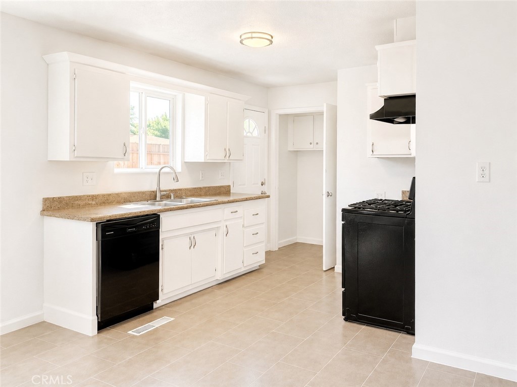2337 W Shields, Fresno, CA 93705