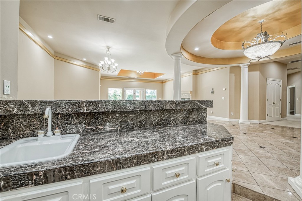 333 W River Ct, Fresno, CA 93711