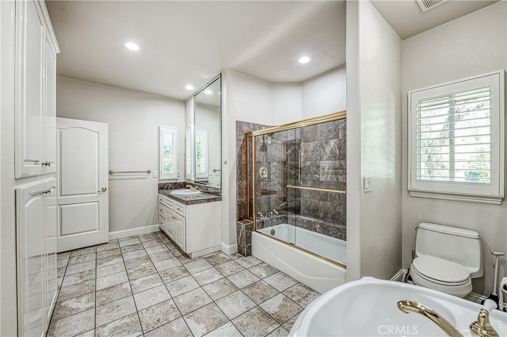 333 W River Ct, Fresno, CA 93711