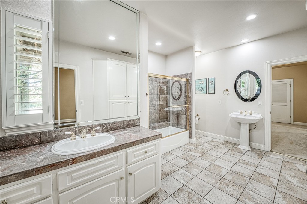 333 W River Ct, Fresno, CA 93711