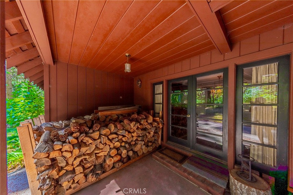 1173 Railroad Ln, Fish Camp, CA 93623
