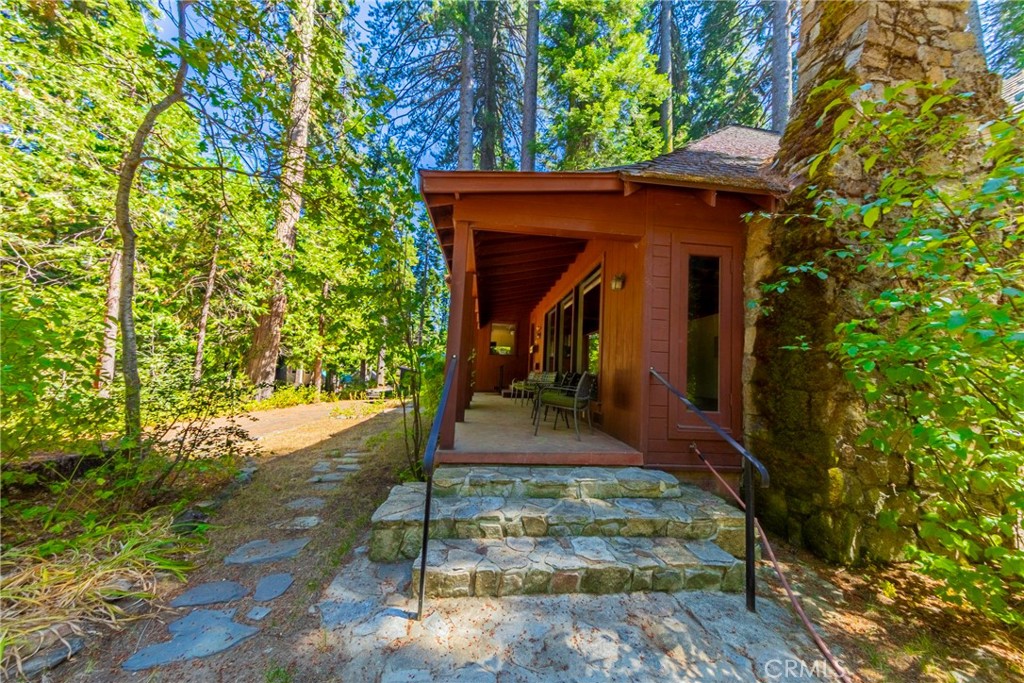 1173 Railroad Ln, Fish Camp, CA 93623