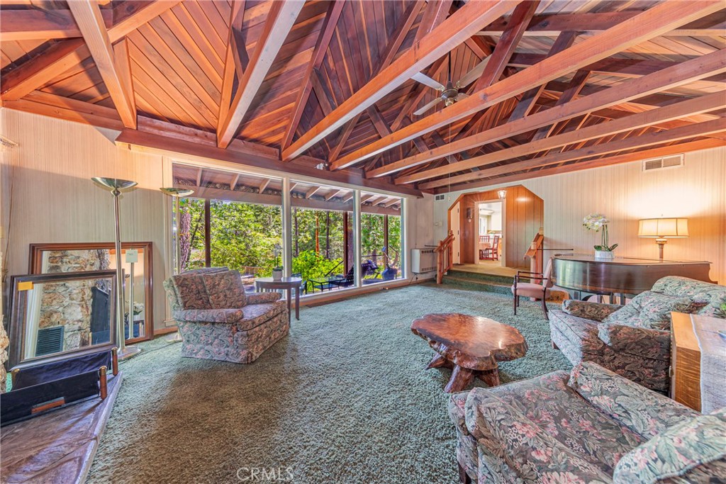 1173 Railroad Ln, Fish Camp, CA 93623