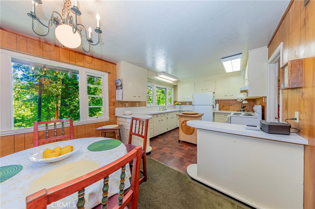 1173 Railroad Ln, Fish Camp, CA 93623
