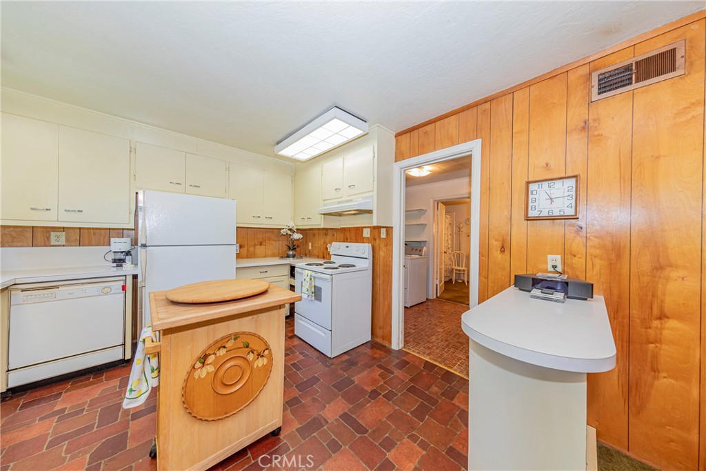 1173 Railroad Ln, Fish Camp, CA 93623