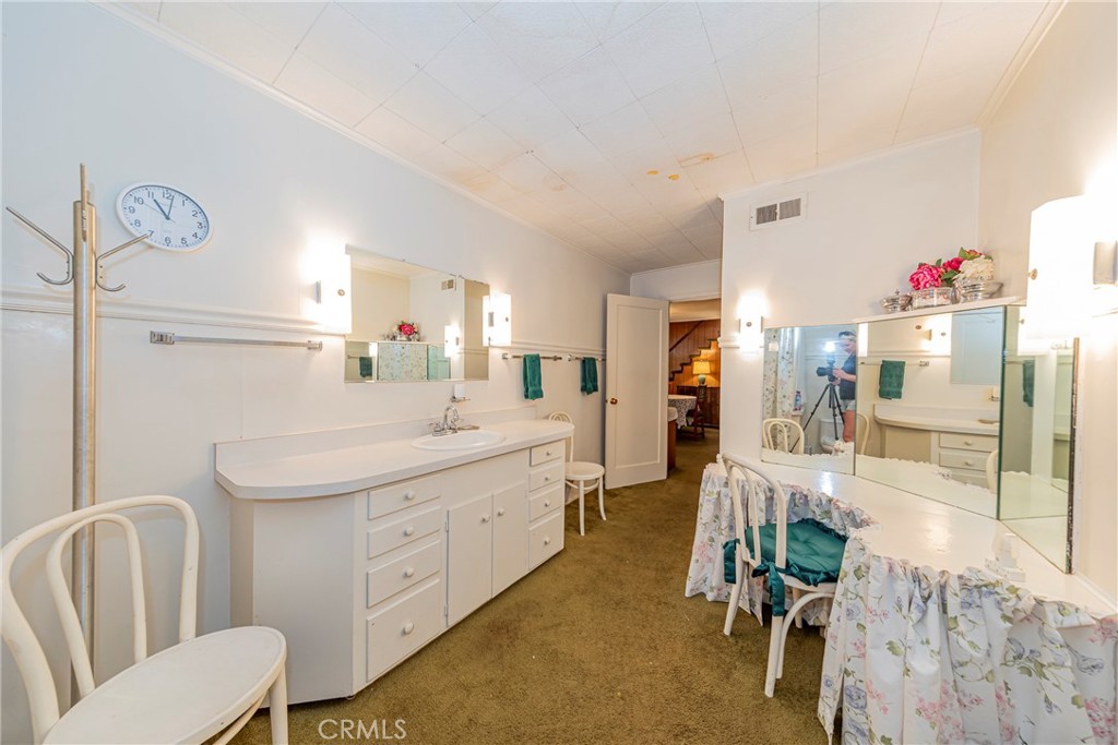 1173 Railroad Ln, Fish Camp, CA 93623
