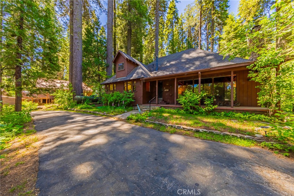 1173 Railroad Ln, Fish Camp, CA 93623
