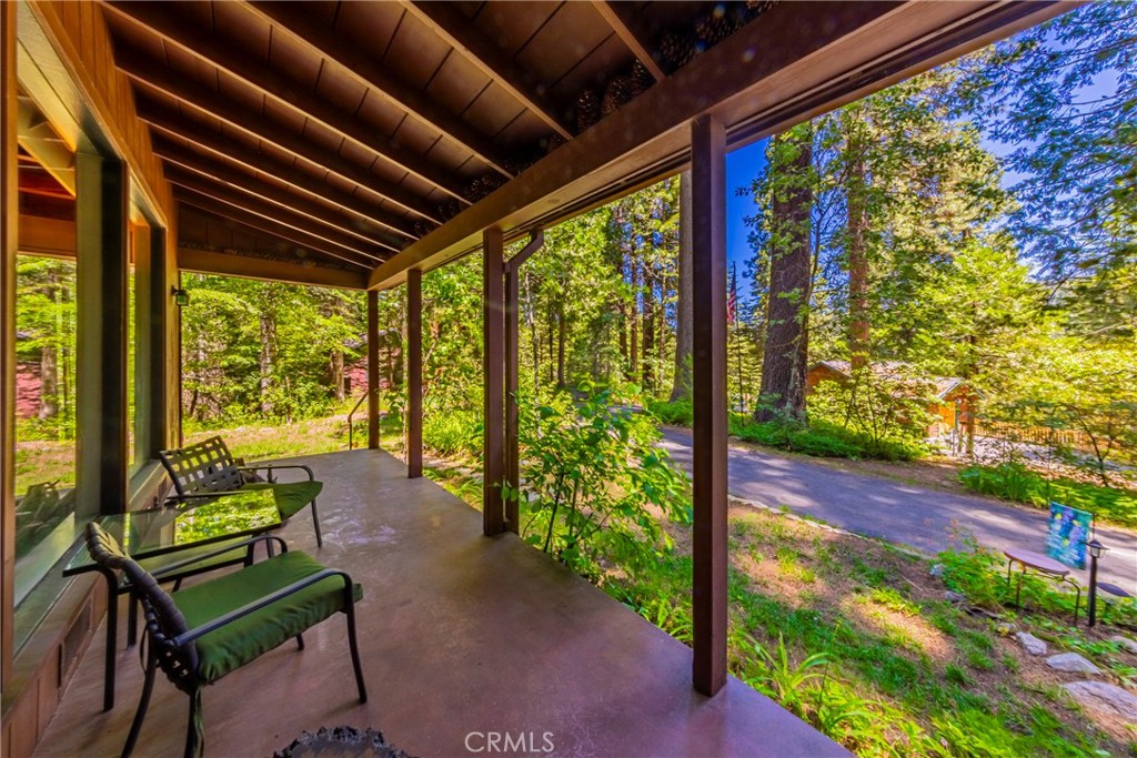 1173 Railroad Ln, Fish Camp, CA 93623