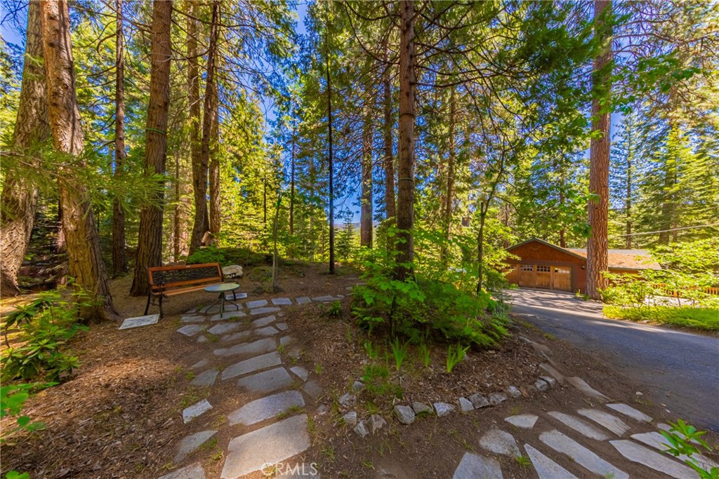 1173 Railroad Ln, Fish Camp, CA 93623