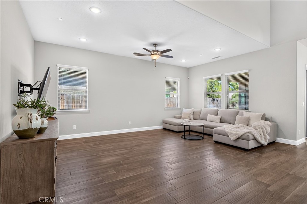 11315 N Via San Toma Dr, Fresno, CA 93730
