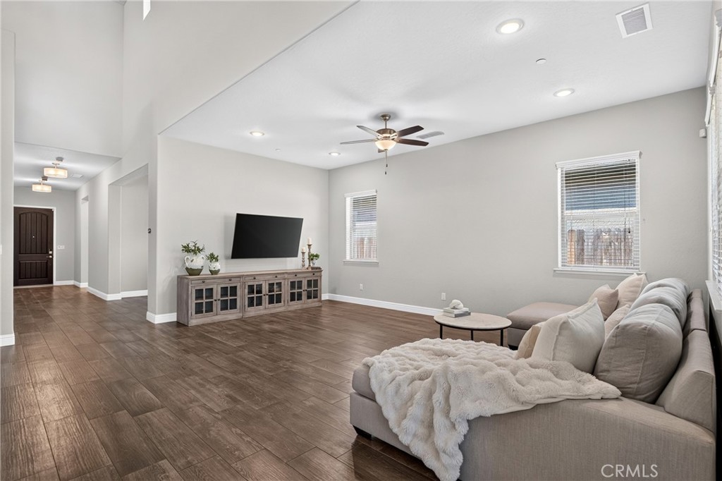 11315 N Via San Toma Dr, Fresno, CA 93730