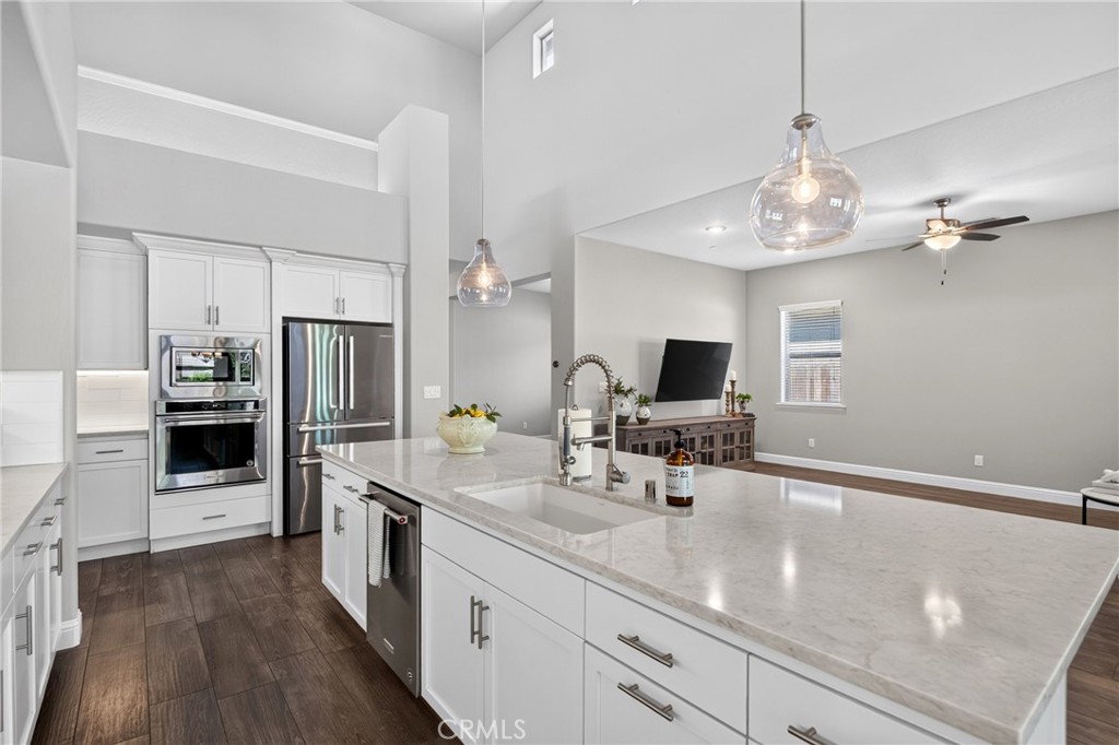 11315 N Via San Toma Dr, Fresno, CA 93730
