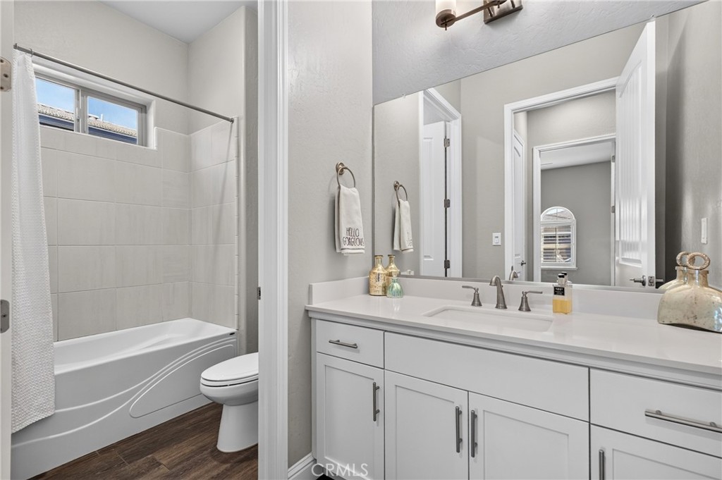 11315 N Via San Toma Dr, Fresno, CA 93730