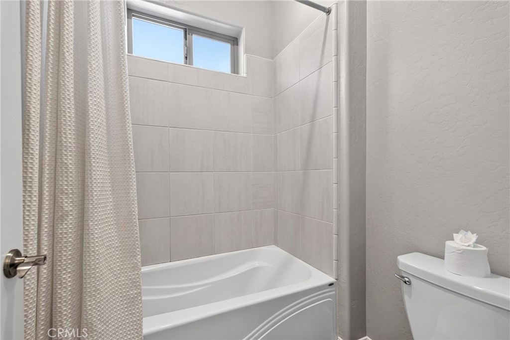 11315 N Via San Toma Dr, Fresno, CA 93730