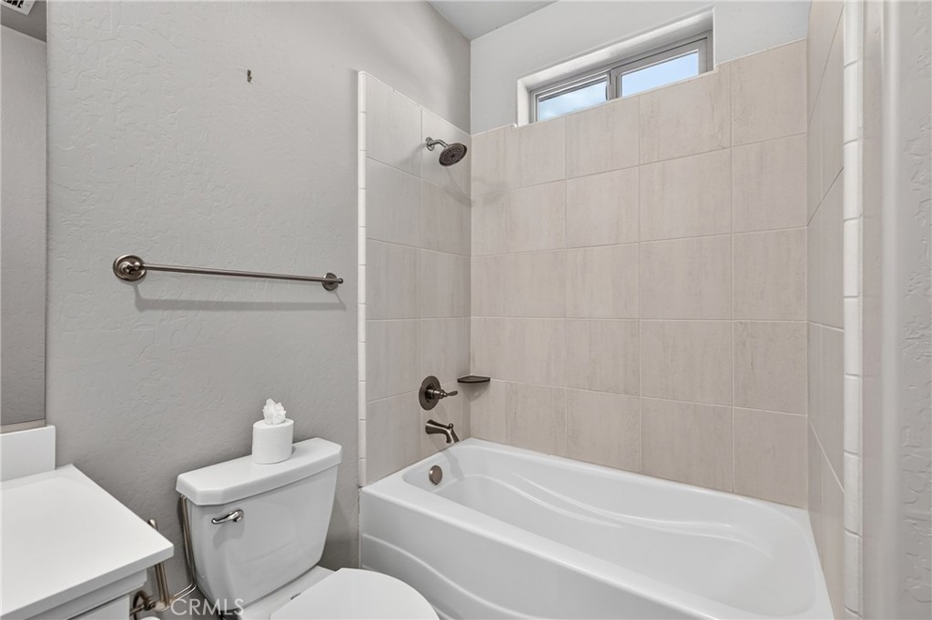 11315 N Via San Toma Dr, Fresno, CA 93730