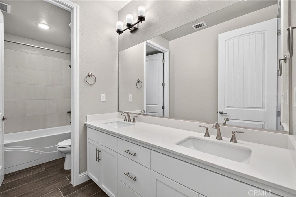 11315 N Via San Toma Dr, Fresno, CA 93730