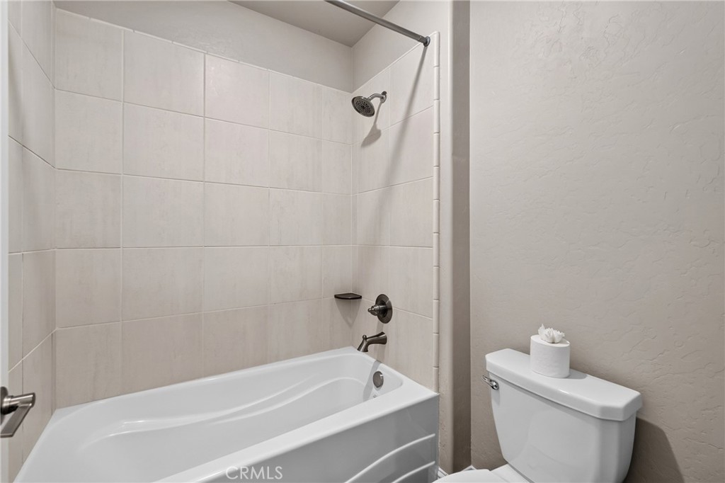 11315 N Via San Toma Dr, Fresno, CA 93730