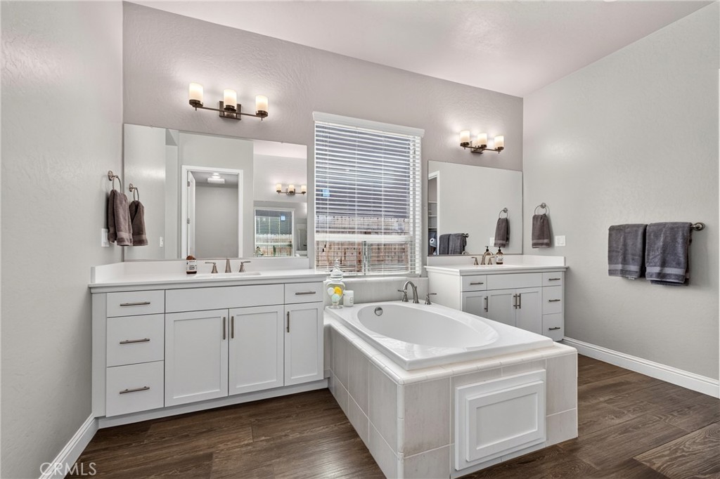 11315 N Via San Toma Dr, Fresno, CA 93730