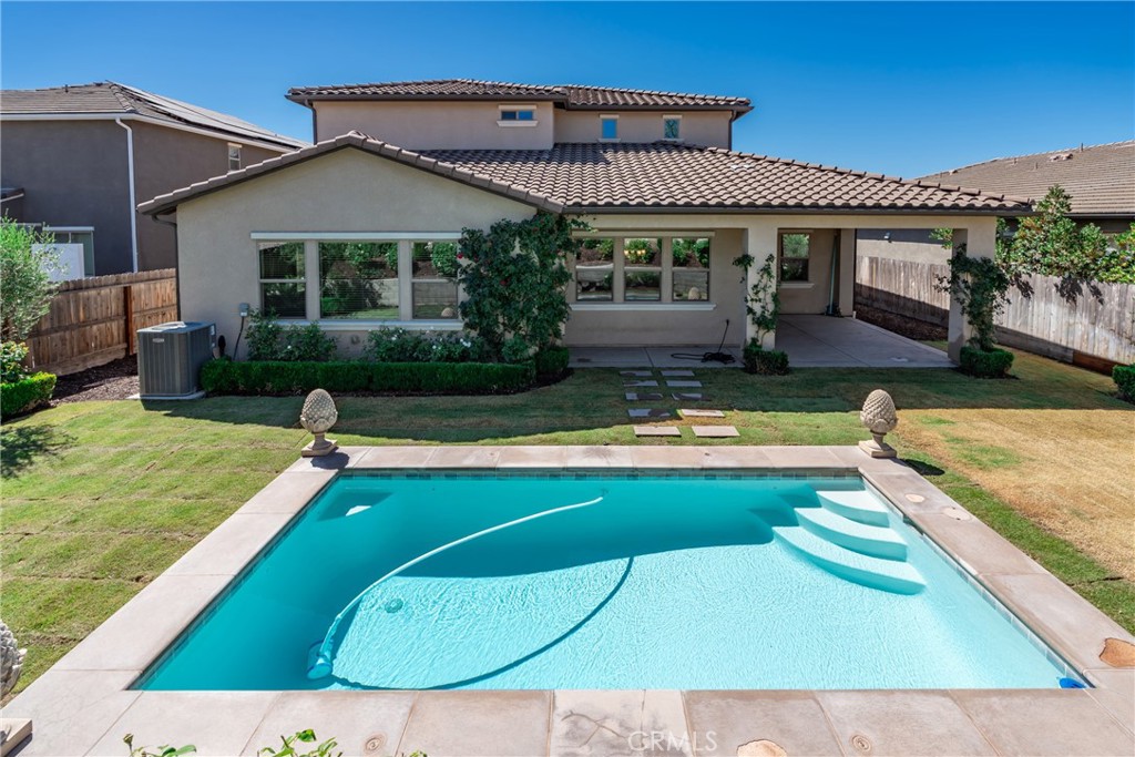 11315 N Via San Toma Dr, Fresno, CA 93730
