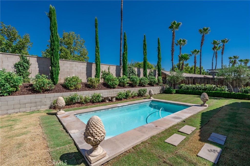 11315 N Via San Toma Dr, Fresno, CA 93730