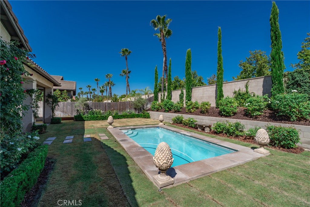 11315 N Via San Toma Dr, Fresno, CA 93730