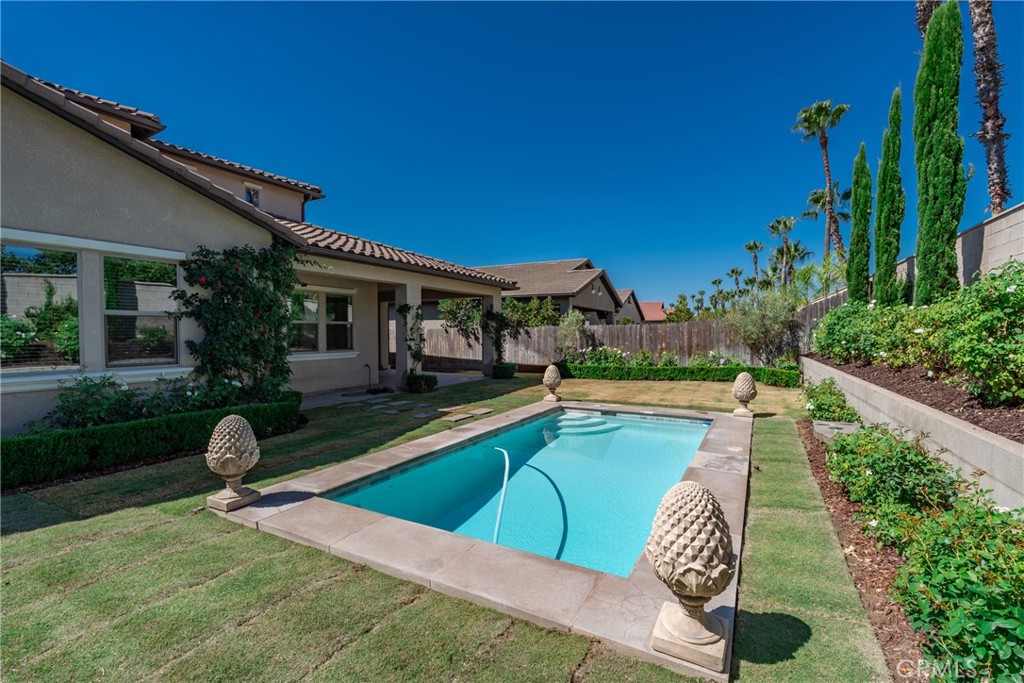 11315 N Via San Toma Dr, Fresno, CA 93730