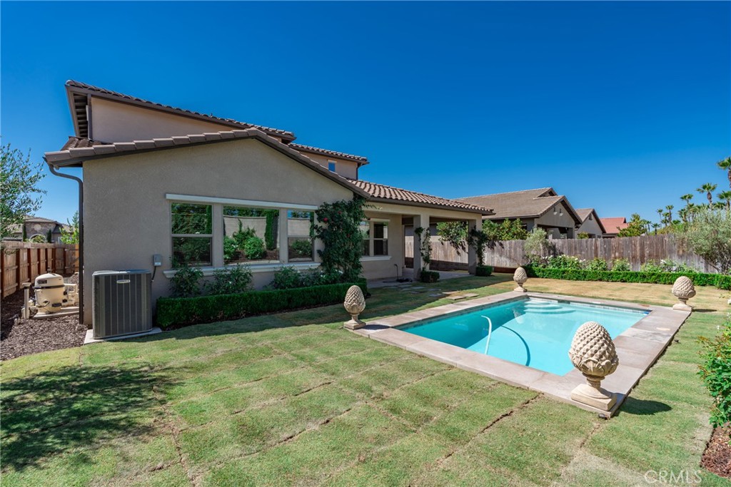11315 N Via San Toma Dr, Fresno, CA 93730