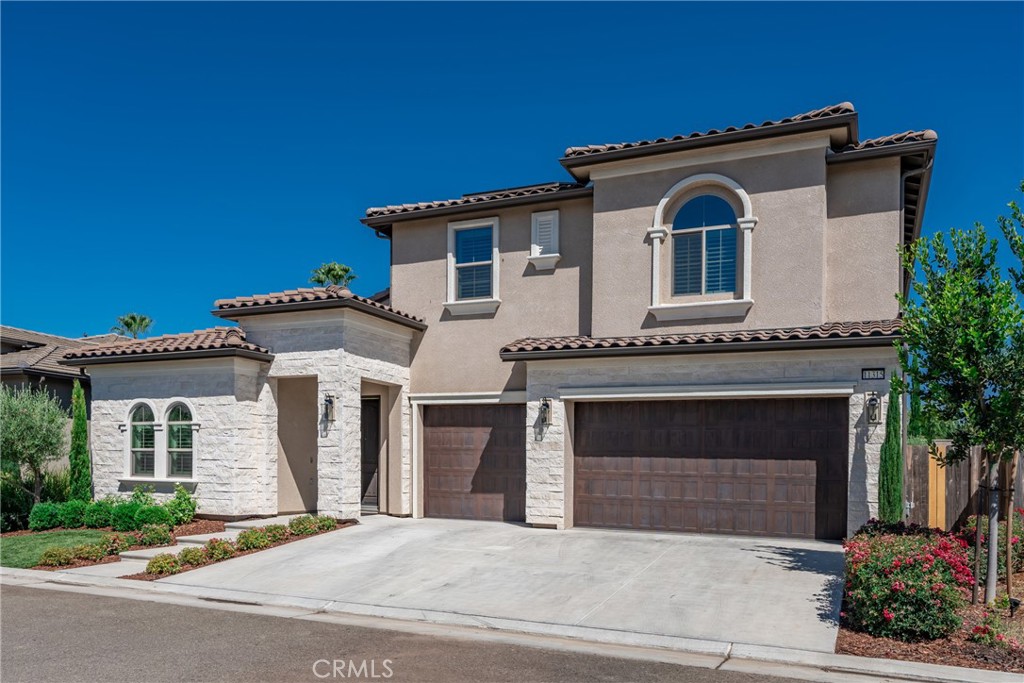 11315 N Via San Toma Dr, Fresno, CA 93730