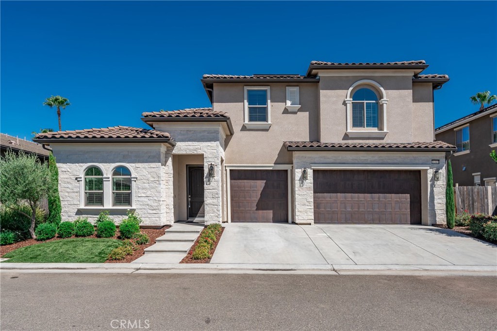 11315 N Via San Toma Dr, Fresno, CA 93730