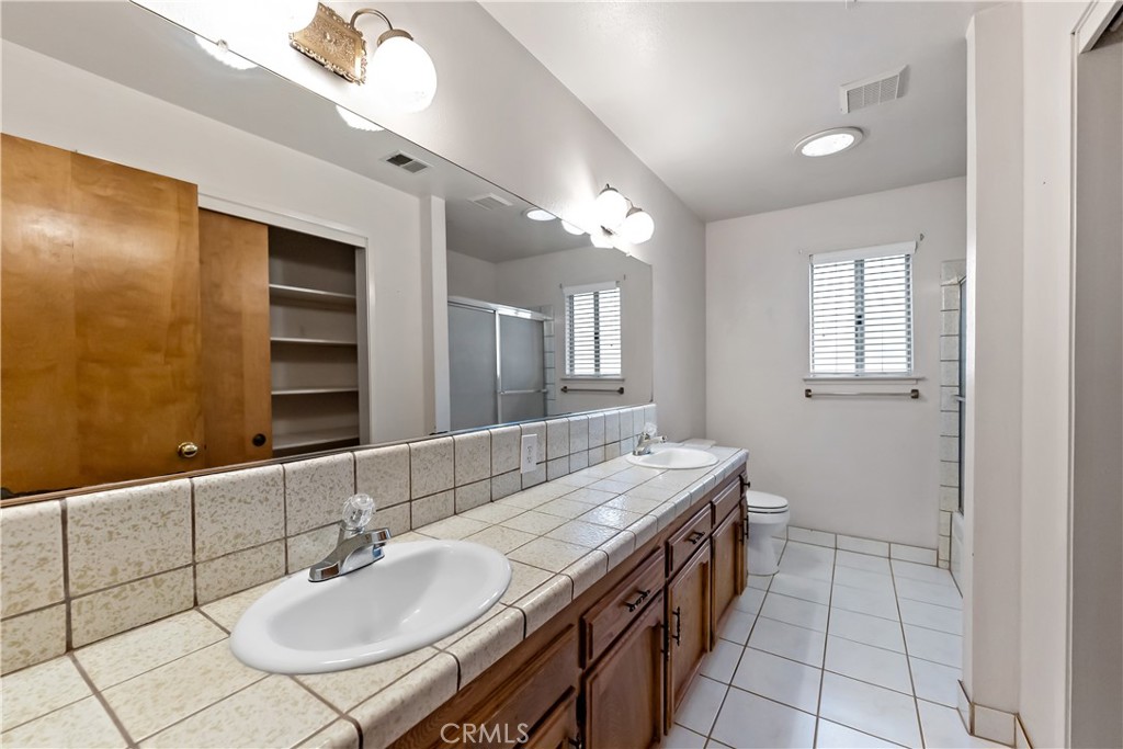 12165 Caron, Madera, CA 93636