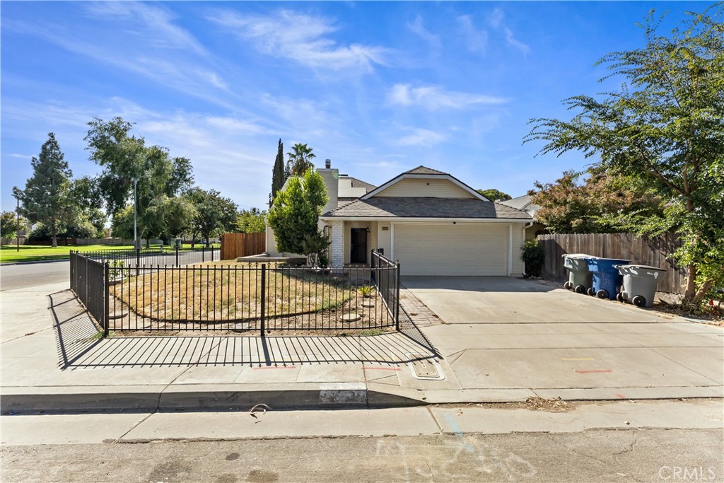2521 N Selland Ave, Fresno, CA 93722