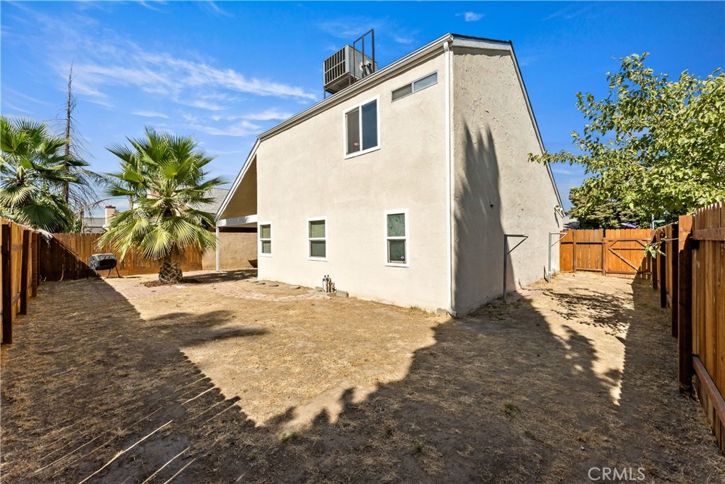 2521 N Selland Ave, Fresno, CA 93722