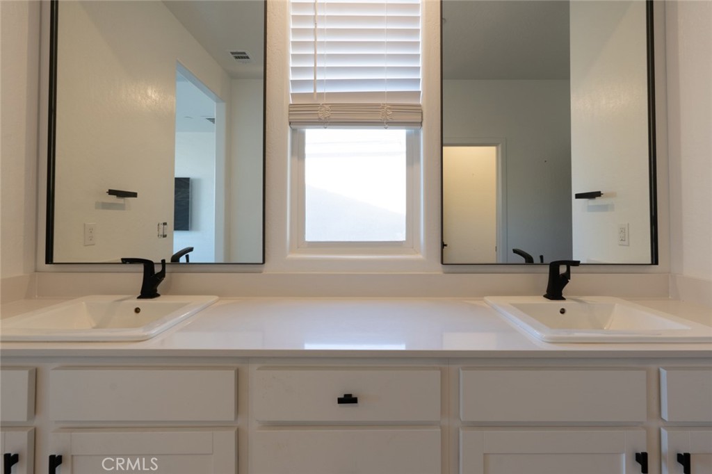 1240 S Atlantica, Madera, CA 93636