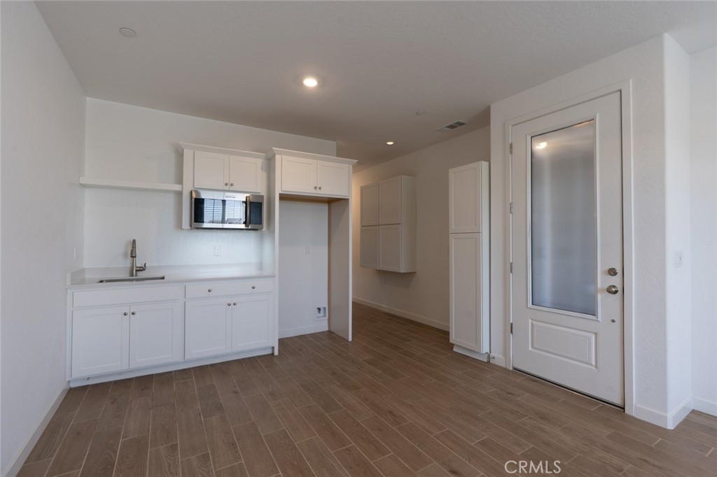 1240 S Atlantica, Madera, CA 93636