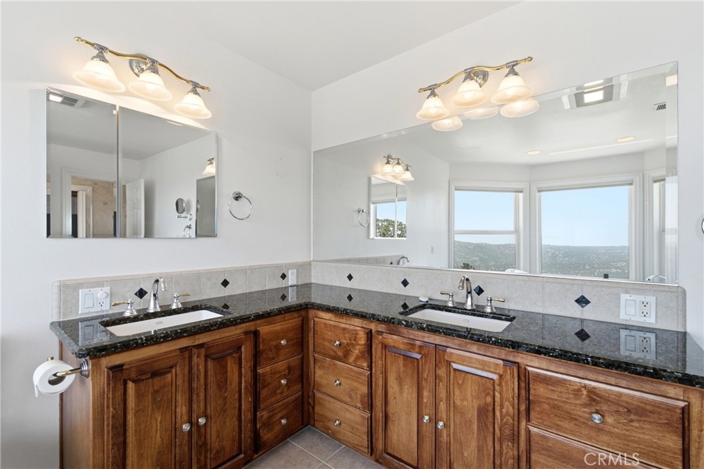42158 John Muir Dr, Coarsegold, CA 93614
