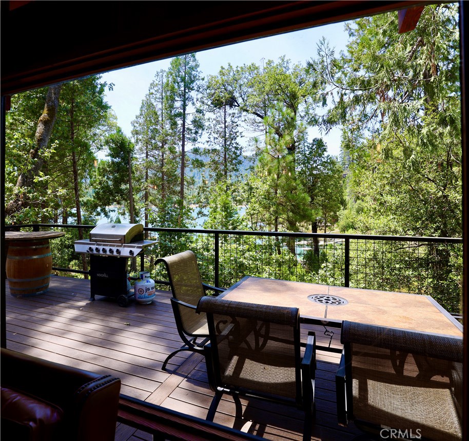38954 Lake Point Ct, Bass Lake, CA 93604