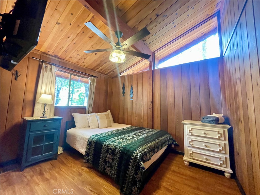 38954 Lake Point Ct, Bass Lake, CA 93604