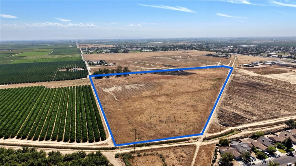 28 E South Ave, Parlier, CA 93648