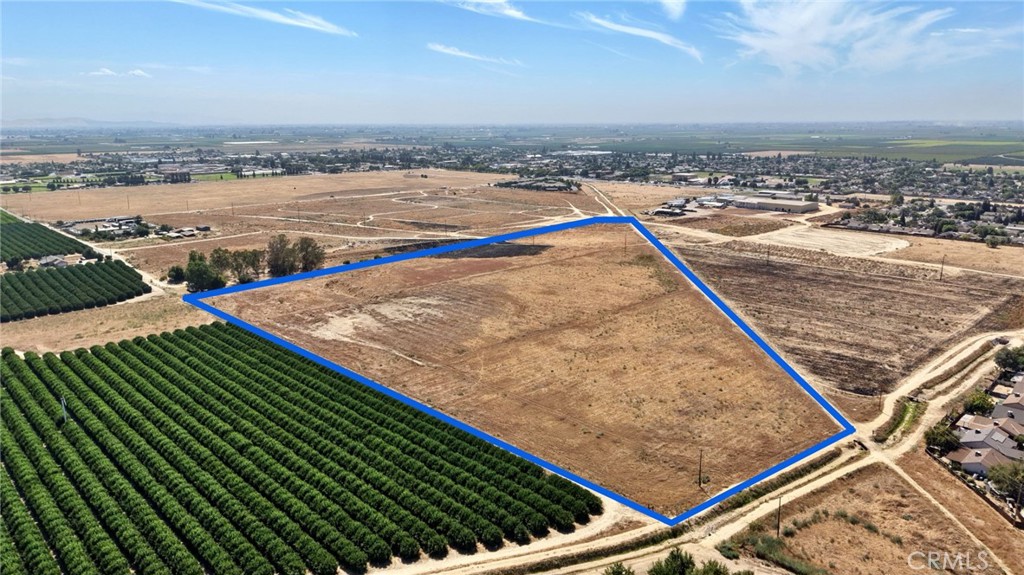 28 E South Ave, Parlier, CA 93648