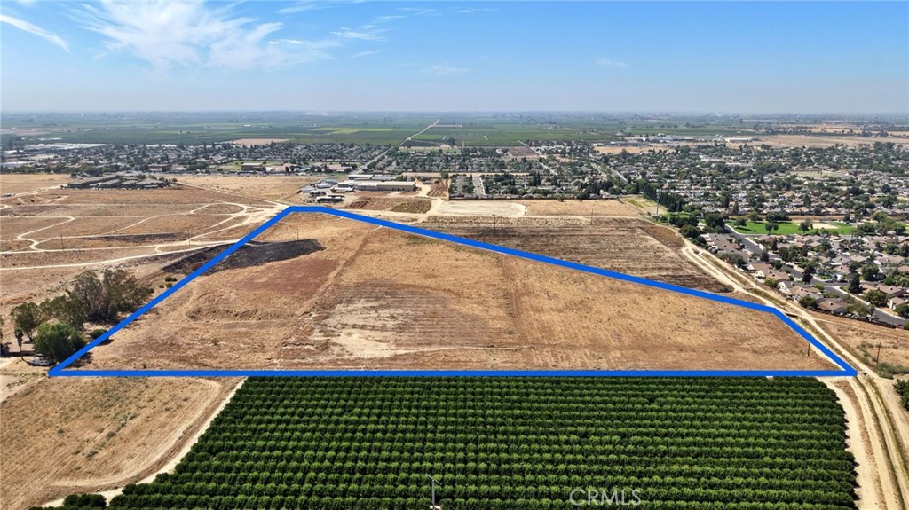 28 E South Ave, Parlier, CA 93648