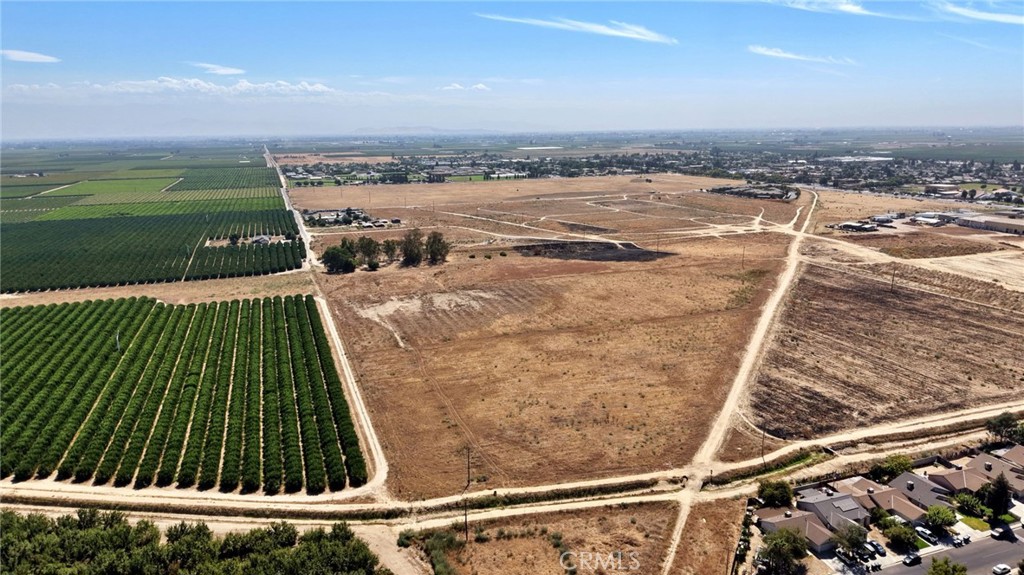 28 E South Ave, Parlier, CA 93648