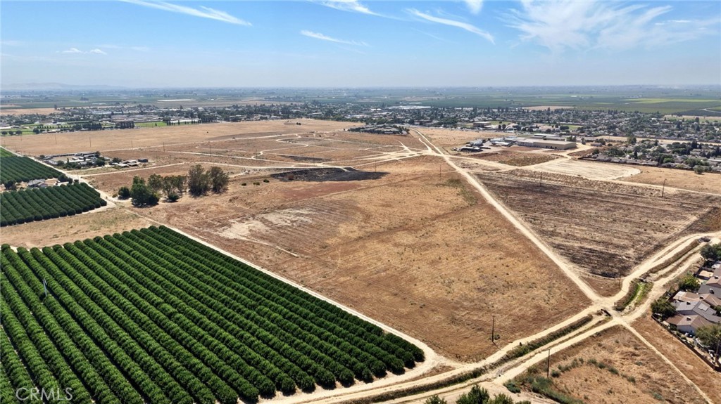 28 E South Ave, Parlier, CA 93648