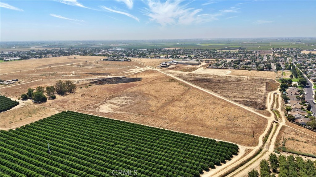 28 E South Ave, Parlier, CA 93648